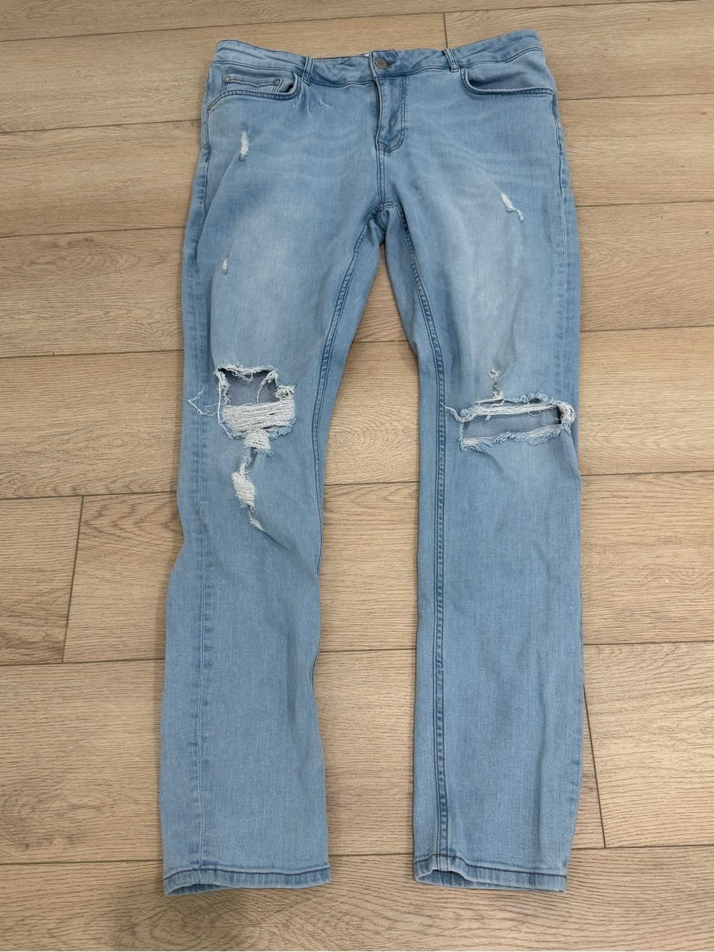 ASOS Men’s Light Blue Ripped Slim Jeans - Picture 3 of 5